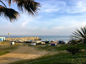 Una playa cerca