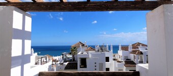 Spectacular apartment in Alcaidesa: GOLF AND BEACH