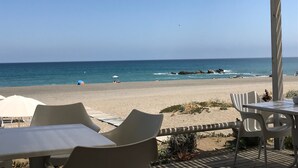 بالقرب من الشاطئ