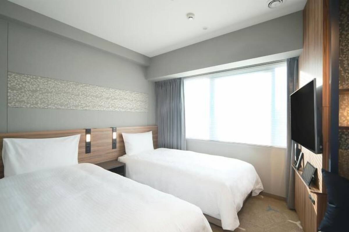 Premium bedding, down comforters, pillowtop beds, in-room safe
