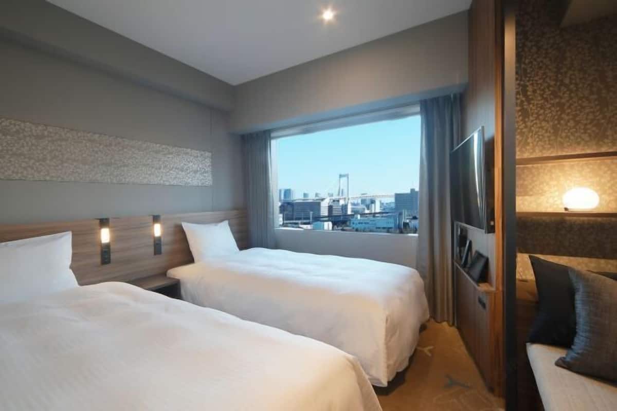 Premium bedding, down comforters, pillowtop beds, in-room safe