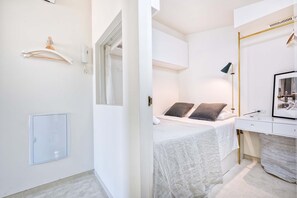 3 bedrooms, iron/ironing board, travel cot, free WiFi