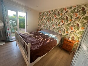 3 bedrooms, iron/ironing board, travel cot, free WiFi