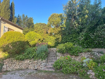 Sainte Maxime: House with garden on french riviera. Terrace with solarium