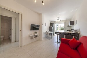 Una televisión, libros