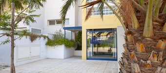 Le Domus beautiful apartment with garden.