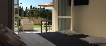 Le Domus bel appartement avec jardin.