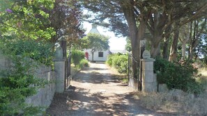 Property grounds - The "MOB de Kerbosse" in the calm of its wooded park Ocean and countryside nearby (Erdeven)