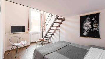 1 bedroom, iron/ironing board, travel cot, free WiFi