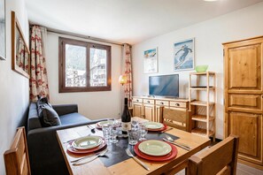 Living and dining room - Cham Sud F210 Mountain View for 4, Chamonix, France (Chamonix)