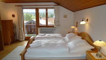 2 bedrooms, in-room safe, iron/ironing board, free WiFi