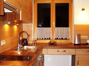 Refrigerador, microondas, placa de cocina, lavavajillas
