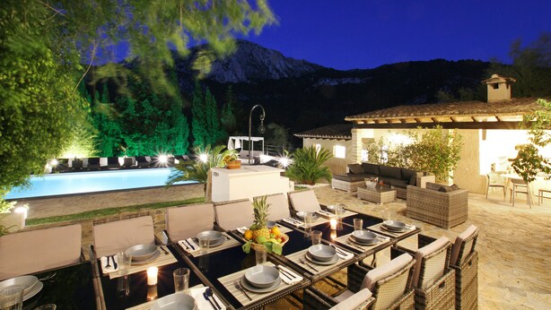 An outdoor dining area with tables set for a meal, surrounded by wicker furniture and a pool in the background. - Finca Ramona, Pool, 6 bedrooms , A / C, Wi-Fi, smart TV (Pollença)