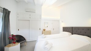 6 slaapkamers, een strijkplank/strijkijzer, reisbedje, gratis wifi