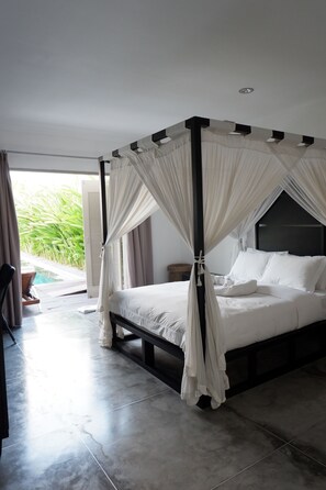 3 bedrooms, in-room safe, rollaway beds, free WiFi - Tegal Sari Villa (Kerobokan)