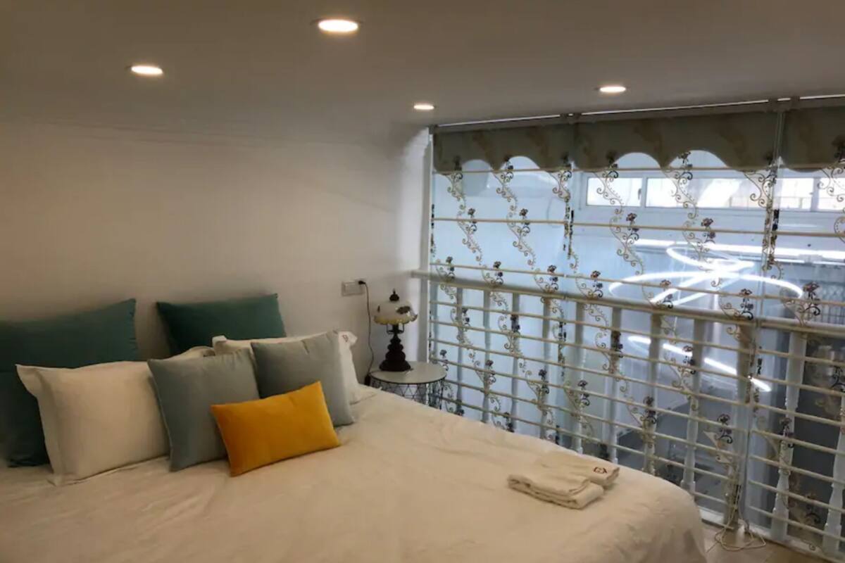 Loft Deluxe, no fumadores, frigorífico y microondas | 1 dormitorio, edredones de plumas, minibar con artículos gratuitos