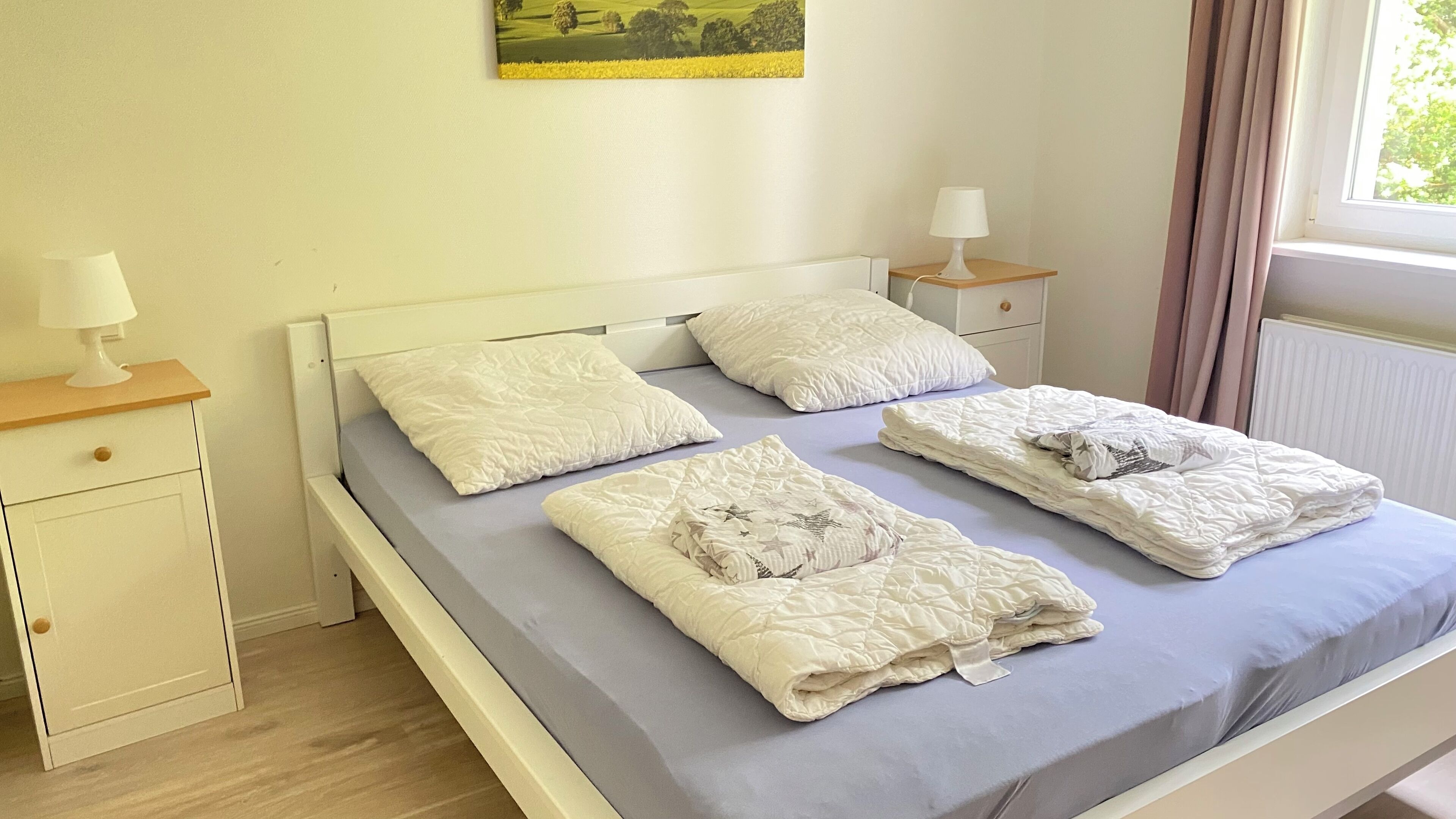 7 habitaciones, tabla de planchar con plancha y cuna de viaje 