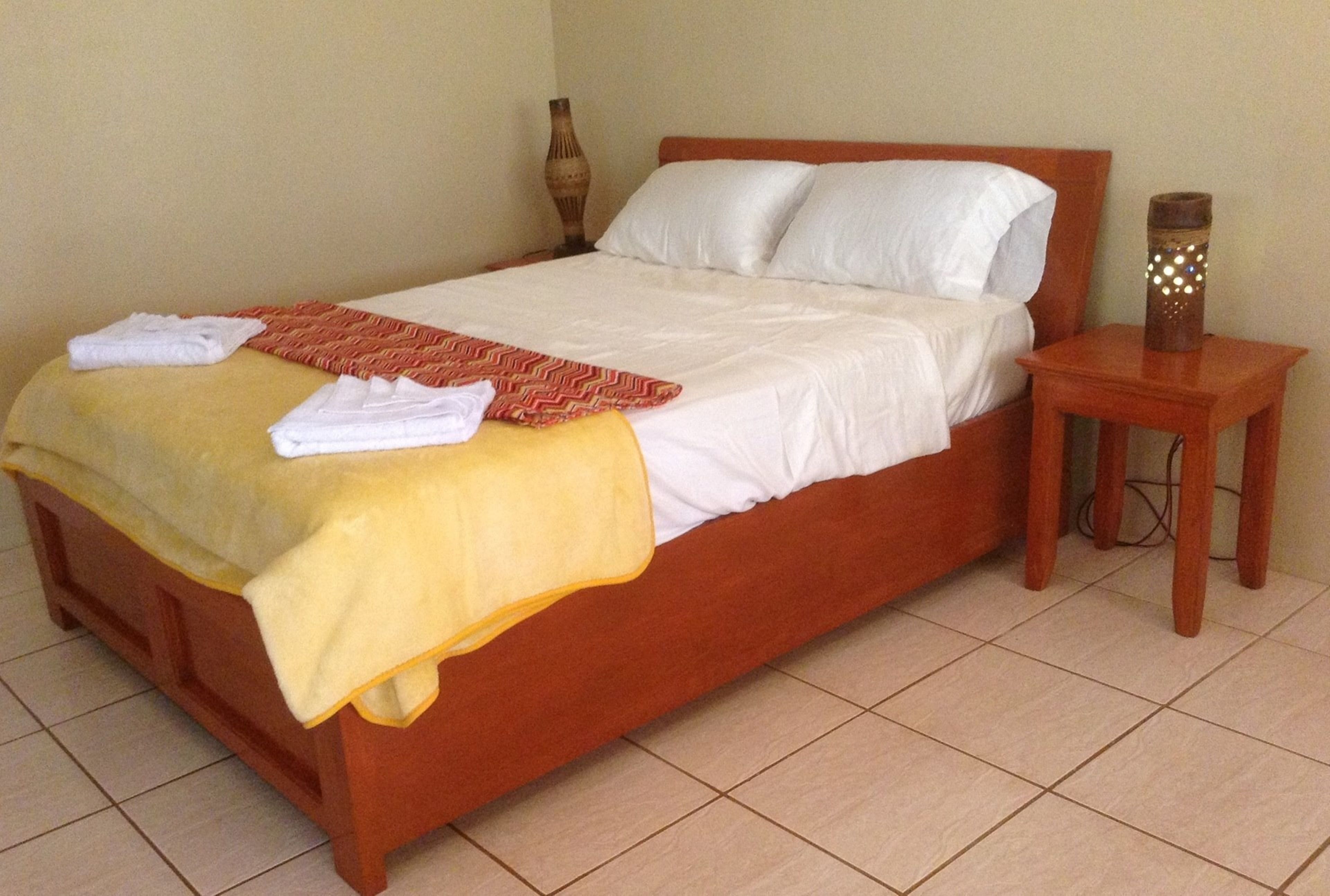 garden view cottage | desk, rollaway beds, bed sheets