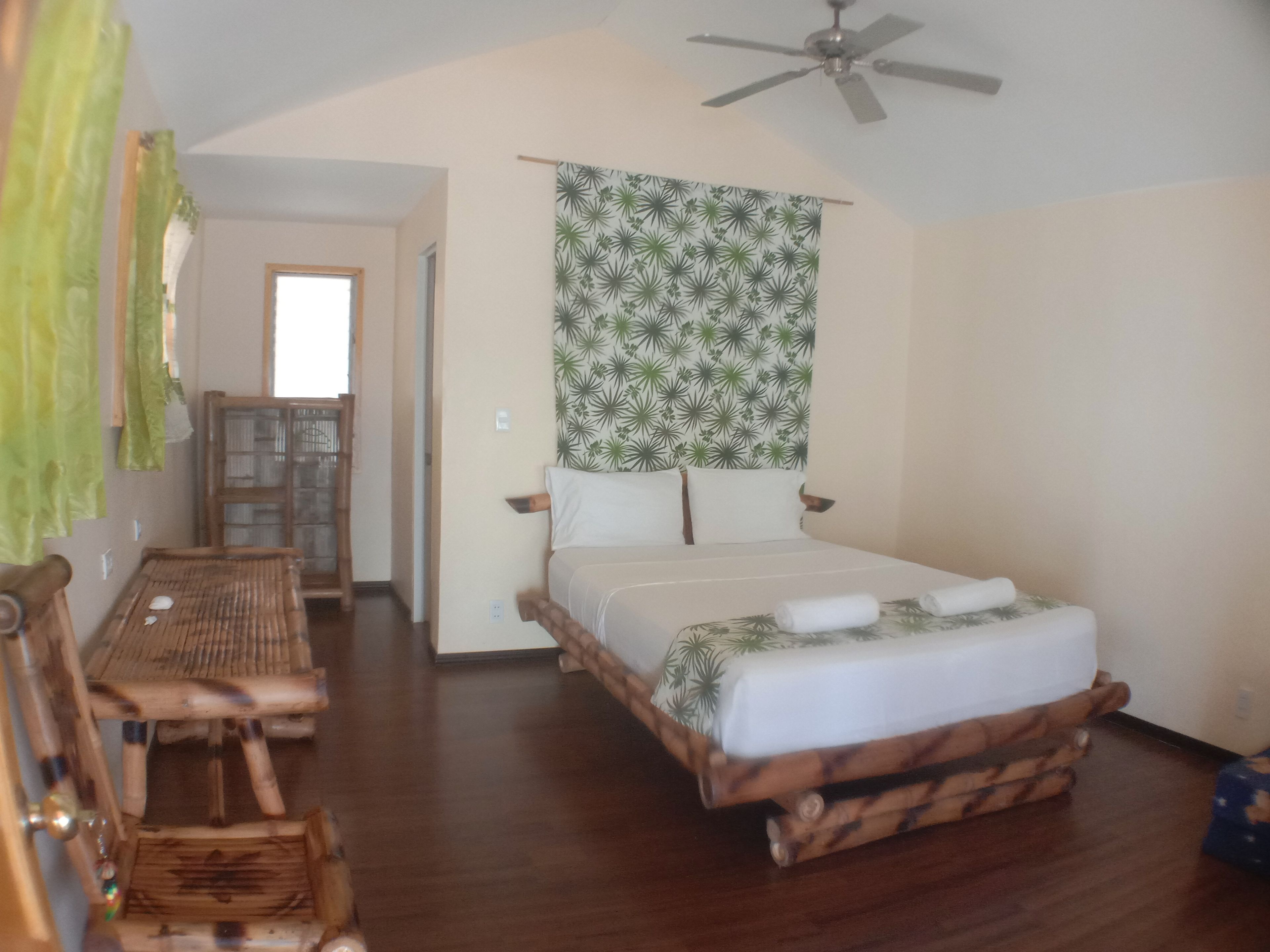 beach front cottage | desk, rollaway beds, bed sheets