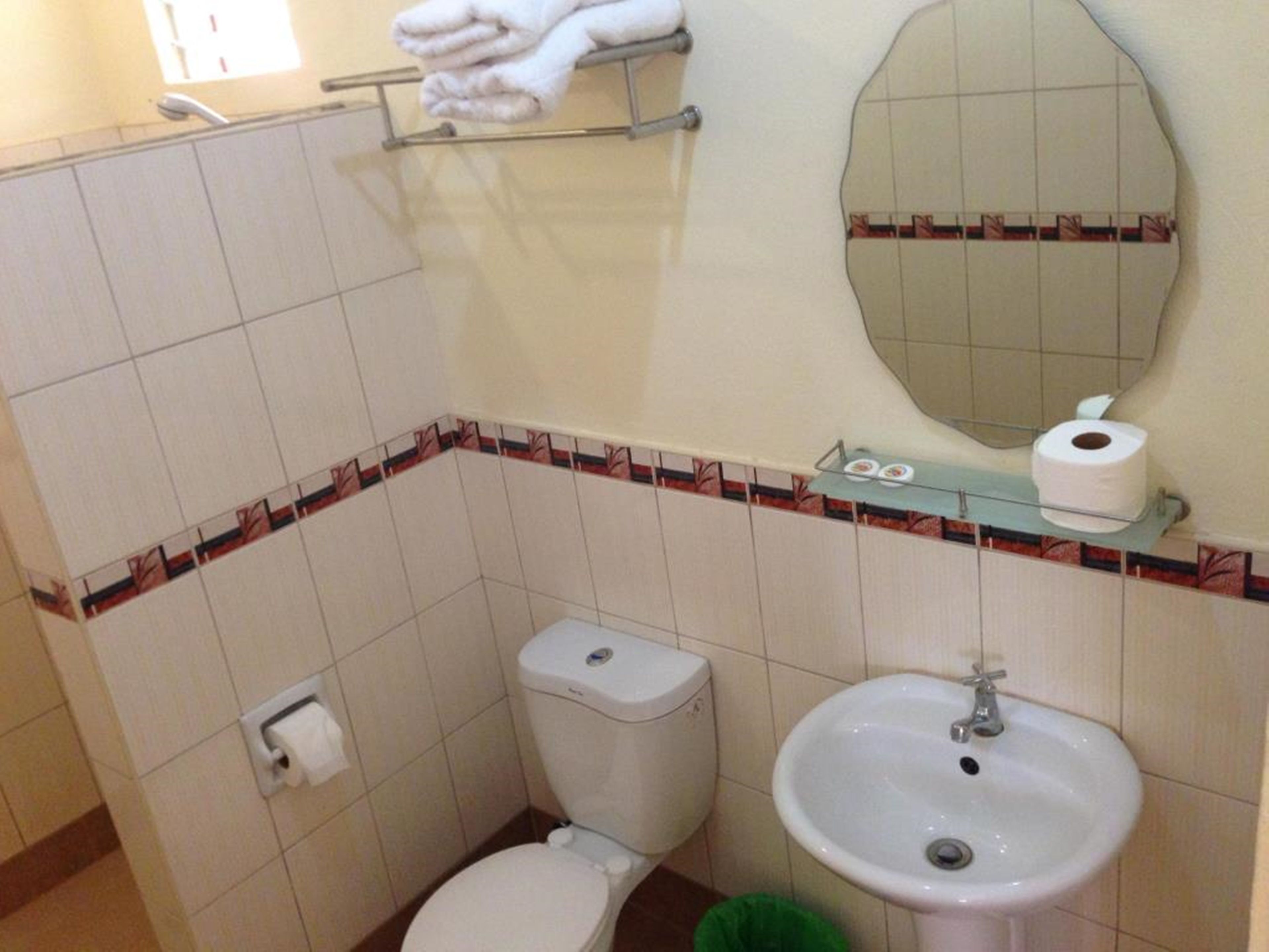 shower, free toiletries