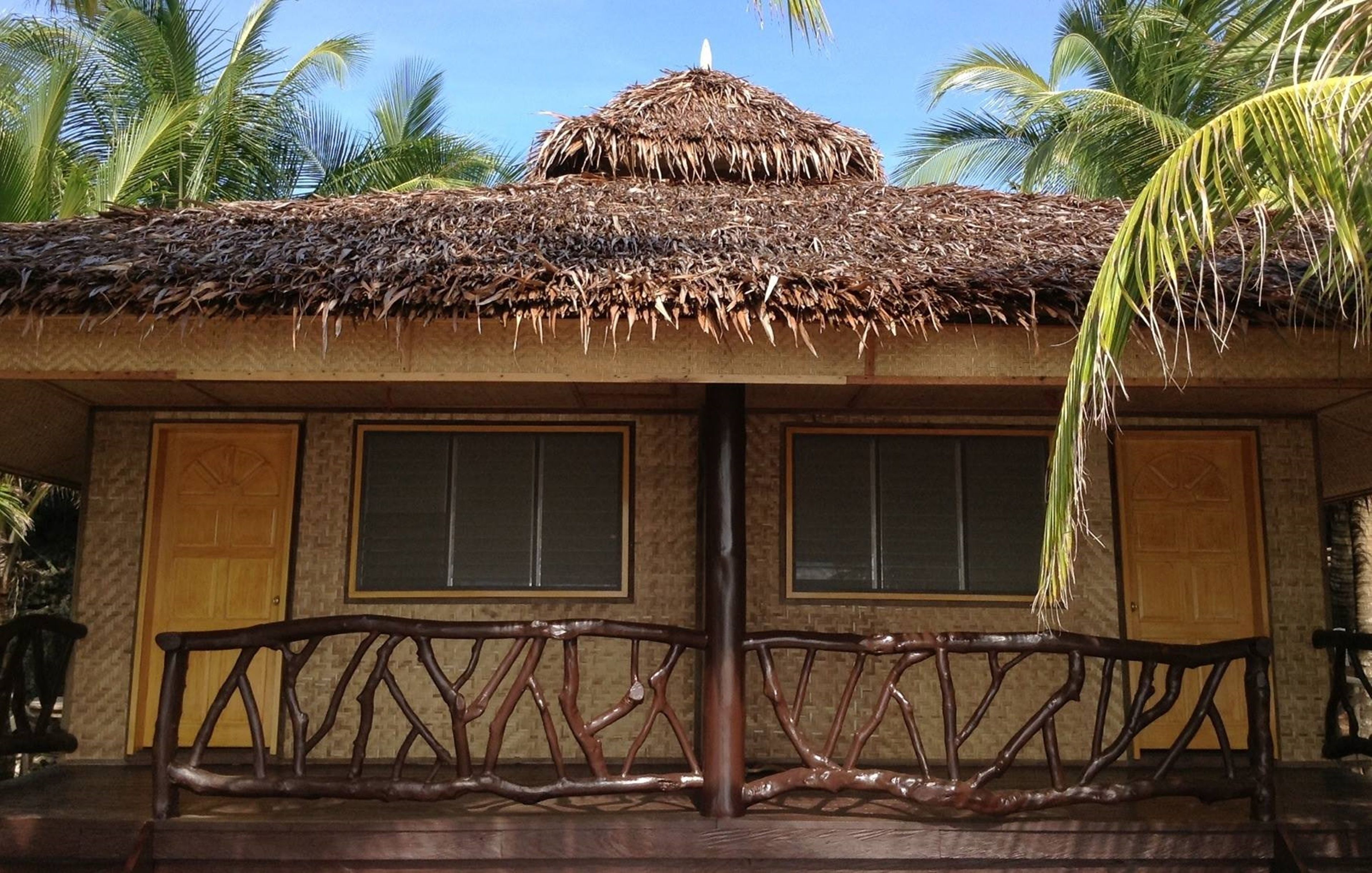 beach front cottage | balcony