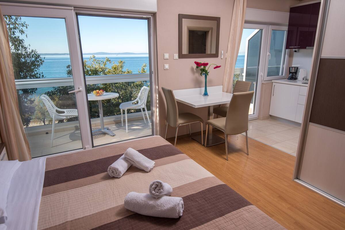 Studio, Sea View (4) | In-room safe, desk, soundproofing, iron/ironing board (on request)