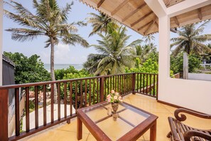 Luxury Room, 1 Double Bed, Ocean View | 1 bedroom, free WiFi, bed sheets - Central Beach Inn (Mirissa)