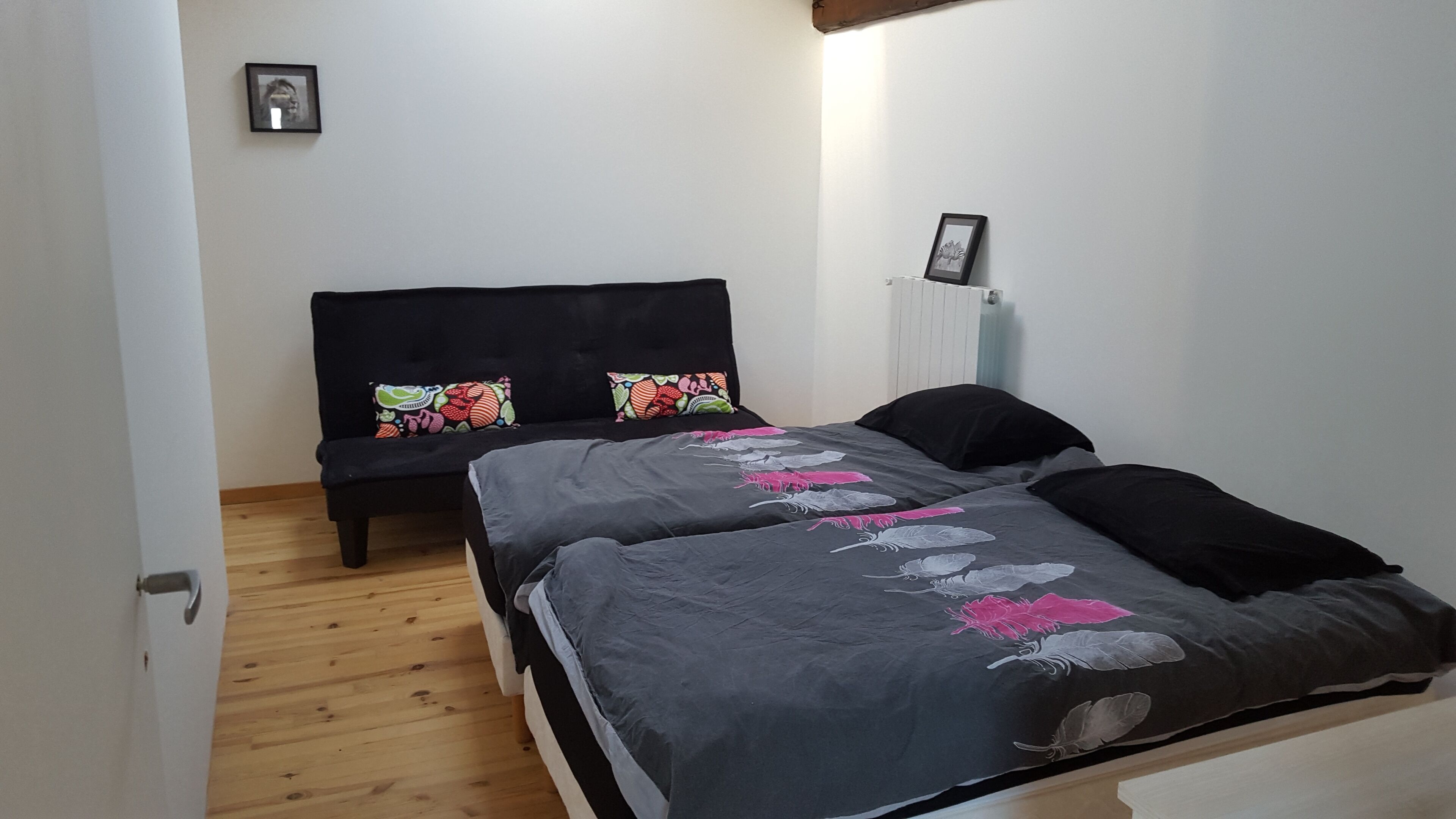 3 slaapkamers, een strijkplank/strijkijzer, wifi, beddengoed