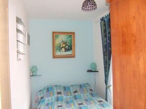 2 habitaciones, tabla de planchar con plancha, wifi y ropa de cama 
