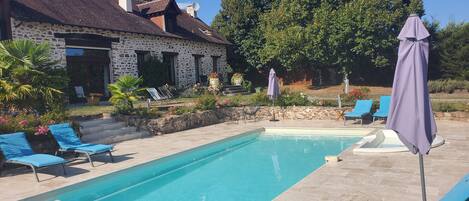 Een verwarmd zwembad