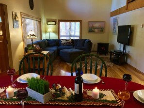 Smart-TV, DVD-Player, Bücher, Stereoanlage