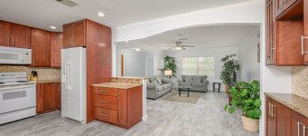 Impresionante casa de la piscina totalmente remodelado! 30% DE DESCUENTO