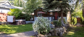 Trendy West Side │Walk to Breweries & Food Carts │Hot Tub │Fenced Outdoor Space