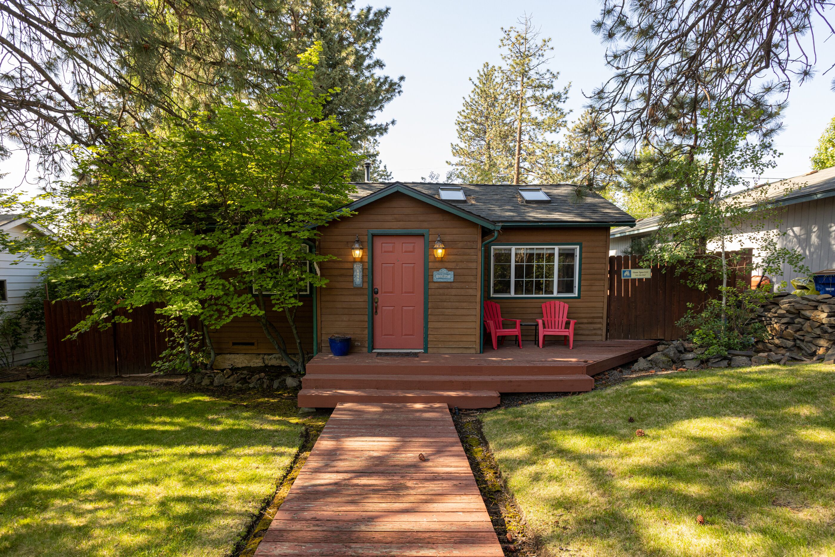 Trendy West Side │Walk to Breweries & Food Carts │Hot Tub │Fenced Outdoor Space