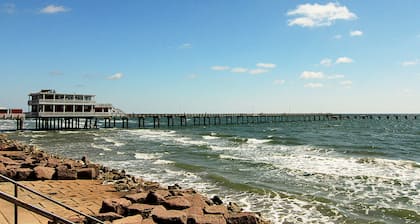 STAY ON THE BEACH!!! BEAUTIFUL BOUTIQUE PROPERTY!!!