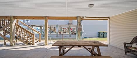 Outdoor dining