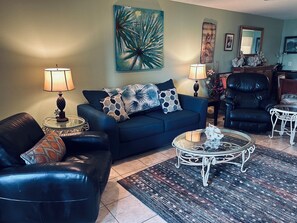 Smart TV, DVD player, books, stereo - Walk to Flora-Bama, 5% weekly discount, Ground Level, Private Beach, Boatyard (Pensacola)