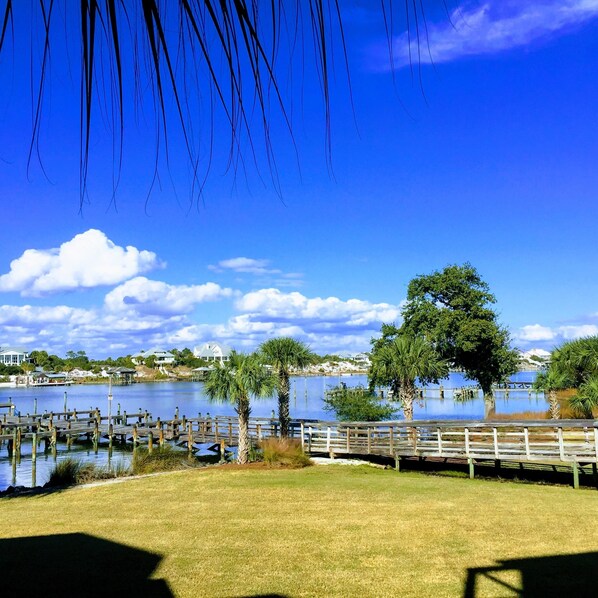 Walk to FloraBama, 15 weekly discount, Ground Level, Private Beach