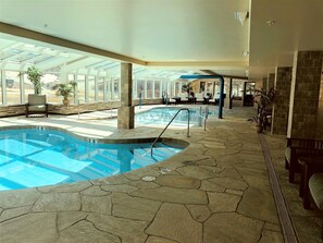 屋内プール、温水プール