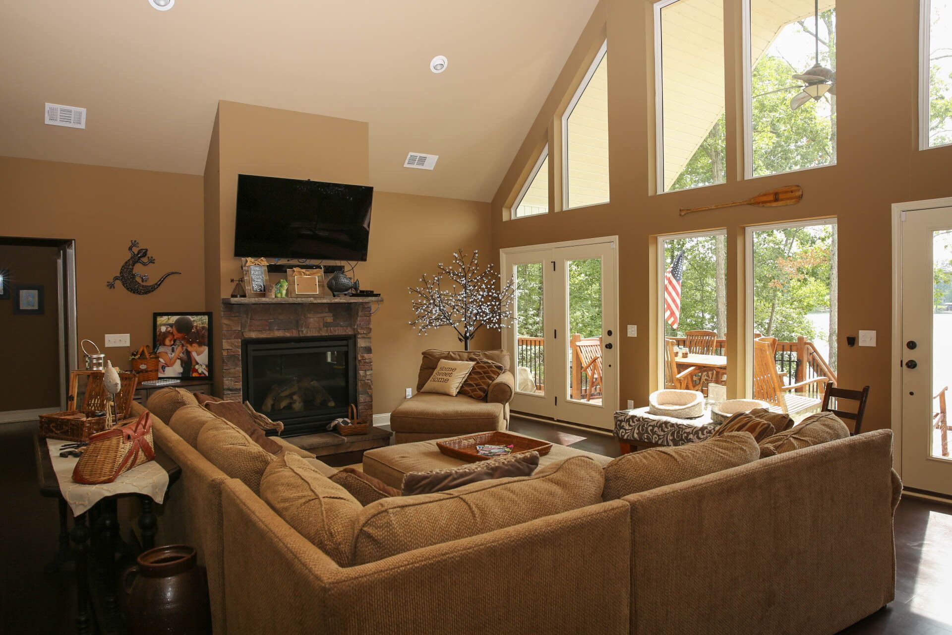 Smart TV, fireplace, DVD player, books