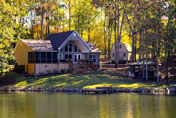 Exterior - Private Lakeside, private Dock, Outddor Kitchen Fire Pit & More (Chappells)
