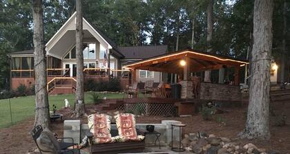 Yksityinen Lakefront Getaway Outddor Keittiö Fire Pit & More