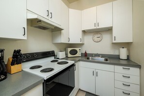 Fridge, microwave, oven, stovetop - Unique home w/vintage features & great location - Historic Overlook on Main Street! (Bozeman)