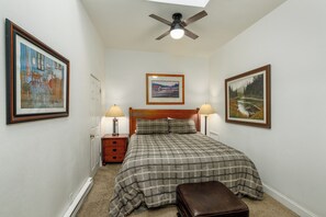 1 室のベッドルーム、アイロン / アイロン台、WiFi (無料)、ベッドシーツ