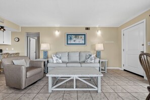 Smart TV - Oceanfront Escape + Stunning Views + Pet Friendly + Private Balcony + Beach Svc (Fort Walton Beach)