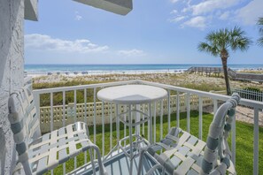Property grounds - Oceanfront Escape + Stunning Views + Pet Friendly + Private Balcony + Beach Svc (Fort Walton Beach)