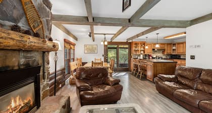 Hirsimökki sydämessä Adirondacks joka on kaikki