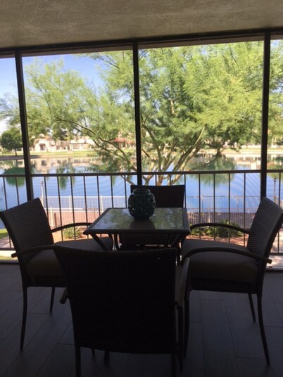 Beautiful Lakefront Condo with Amazing Views!