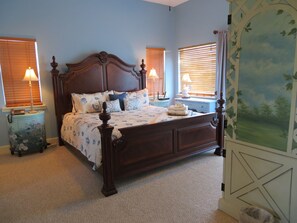4 bedrooms, hypo-allergenic bedding, pillowtop beds, desk - 3 Min BeachPath,Lrg Pvt Pool BeachEquipmnt Dog Friendly, 2 Weeks Open in July (Saint George Island)