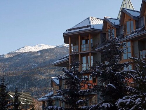 Escape to the Mountains & Relax in style steps away from Whistler Village!